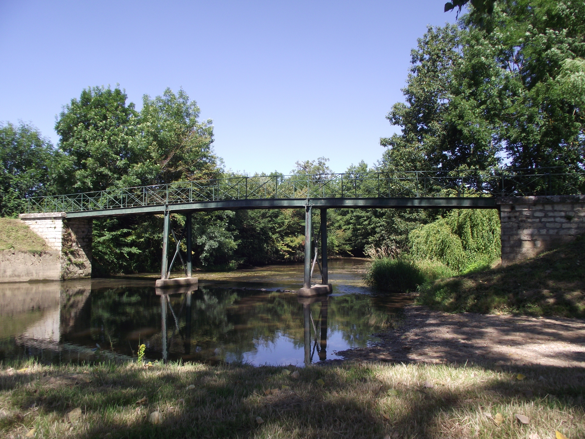 Pont sur l´Arnon Touchay, lieu-dit La Planche